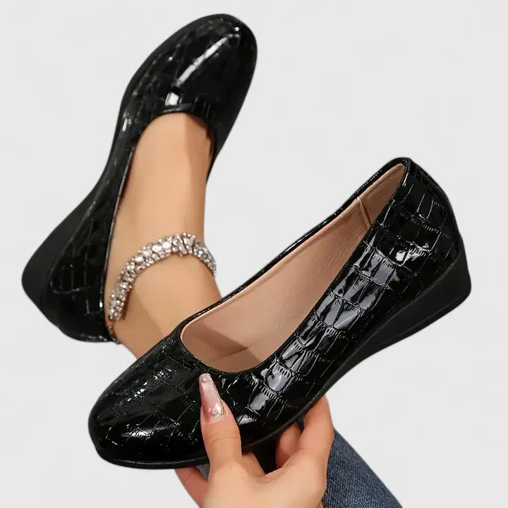 CARLY – ELEGANT EVERYDAY FLATS