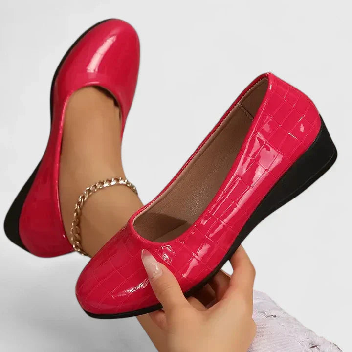 CARLY – ELEGANT EVERYDAY FLATS