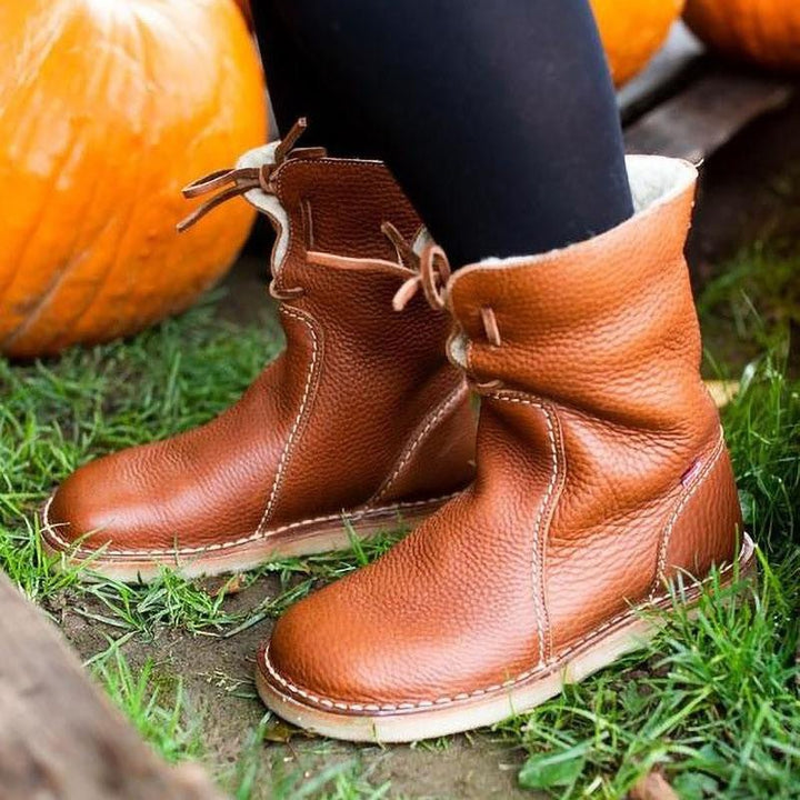 GUINEVERE – COZY LACE-UP BOOTS
